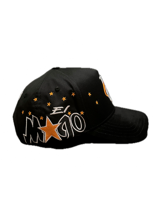 31 HATS La mago